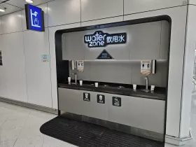 Pitná voda na letisku Hongkong