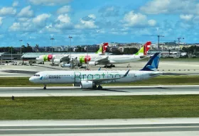 Azores Airlines, Airbus A321 v Lisabone s nápisom "Breathe"