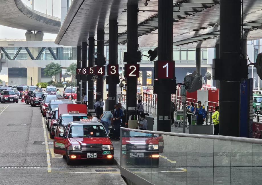 Taxík na letisku Hong Kong