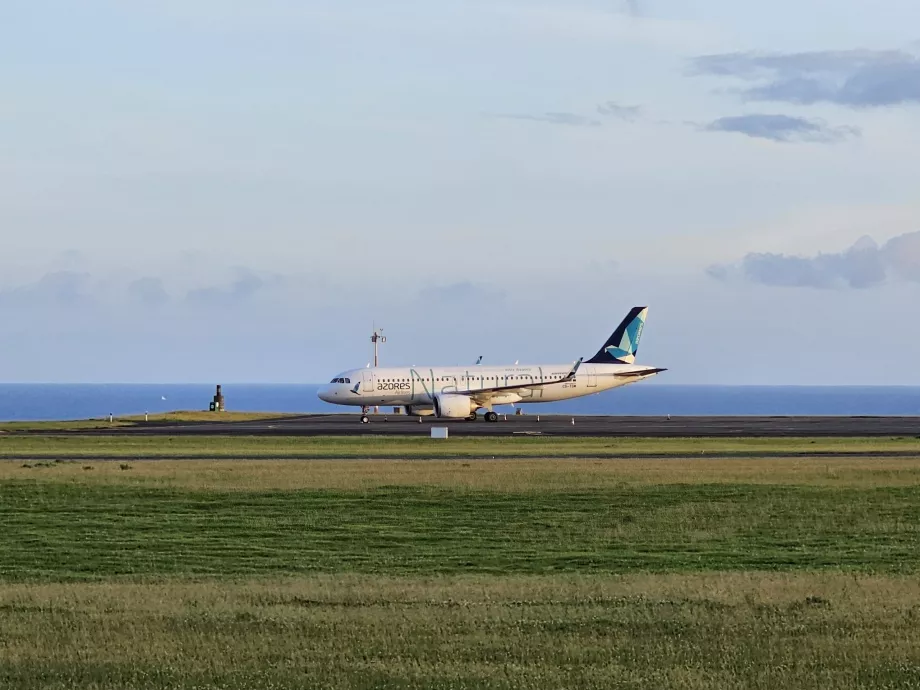 Azores Airlines, Airbus A320 s nápisom "Natural"