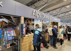 Obchod Alps Store, odletová hala, letisko CMF