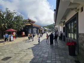 Turistická dedina Ngong Ping