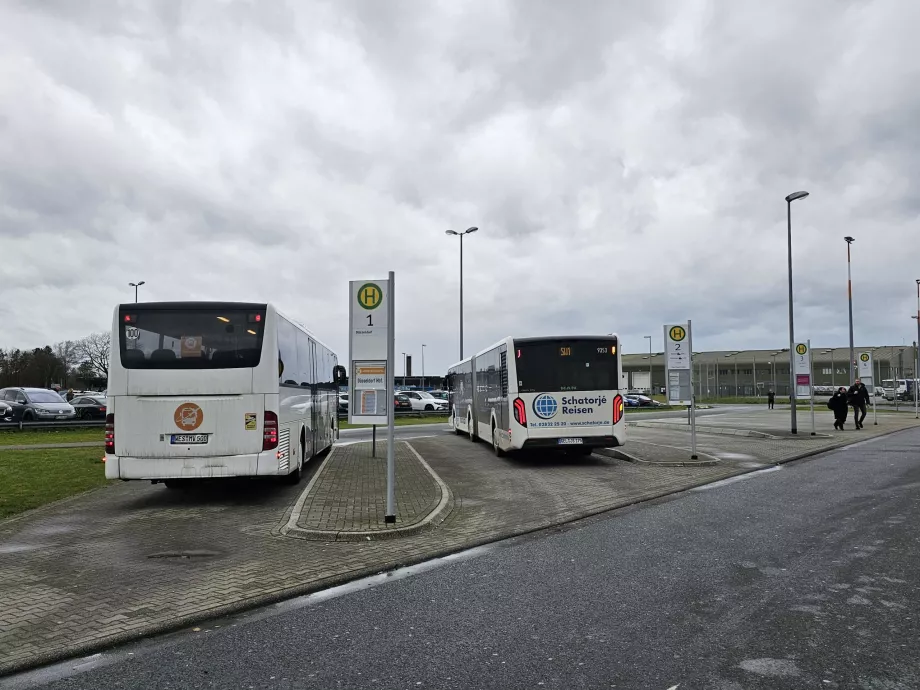 Autobusové zastávky na letisku