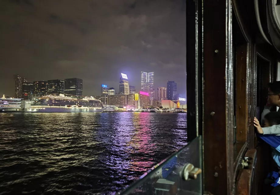 Pohľad z trajektu Star Ferry