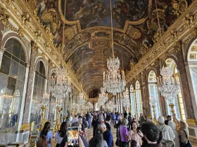 Zrkadlová sieň vo Versailles