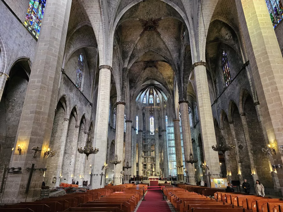 Santa Maria del Mar, interiér