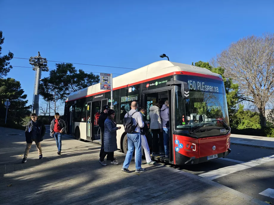 Autobus 150 na kopci Montjuic