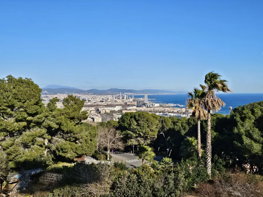 Pohľad na Barcelonu z hradu Castell de Montjuic