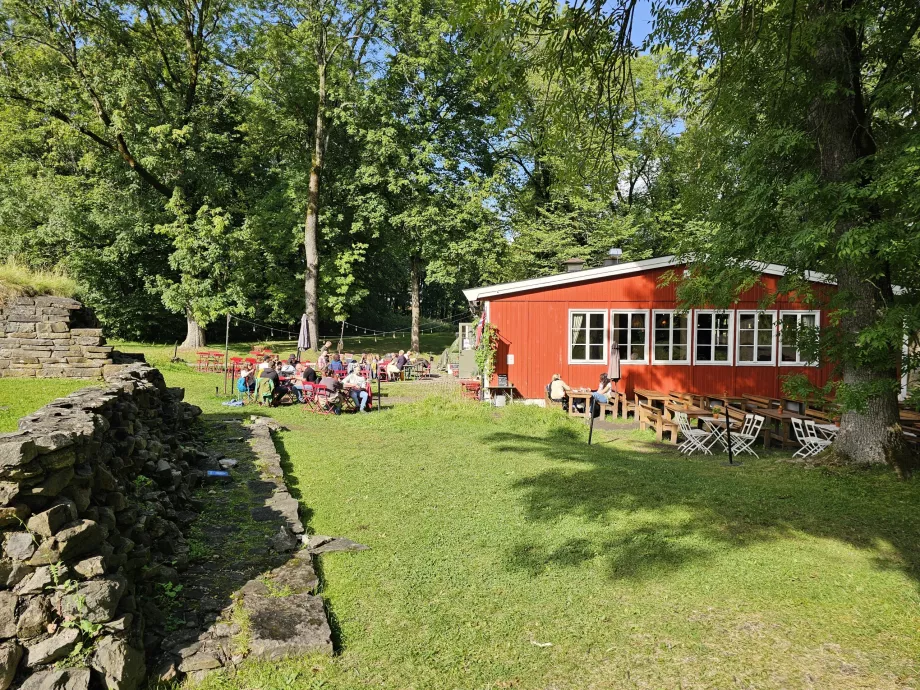 Reštaurácie na ostrove Hovedoya