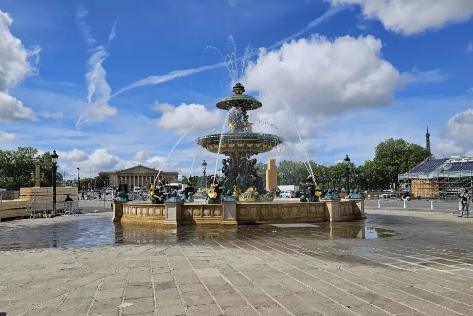 Fontána na námestí Place de la Concorde