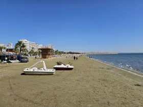 Hlavná pláž v Larnake