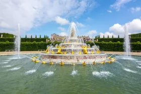 Fontána Latona vo Versailles