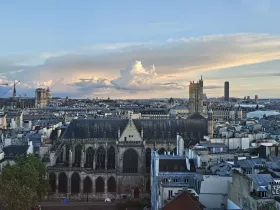Pohľad na Notre-Dame z centra Pompidou