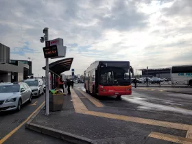 Autobusová zastávka v smere na Bergamo
