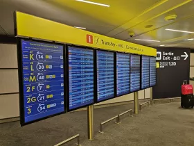 Informácie o prestupoch medzi letmi na termináli 2