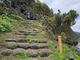 Turistický chodník na ostrove Pico
