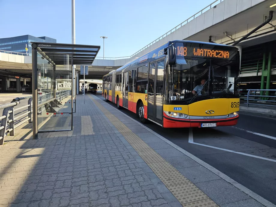 Autobusová linka 148 pred príletovou halou