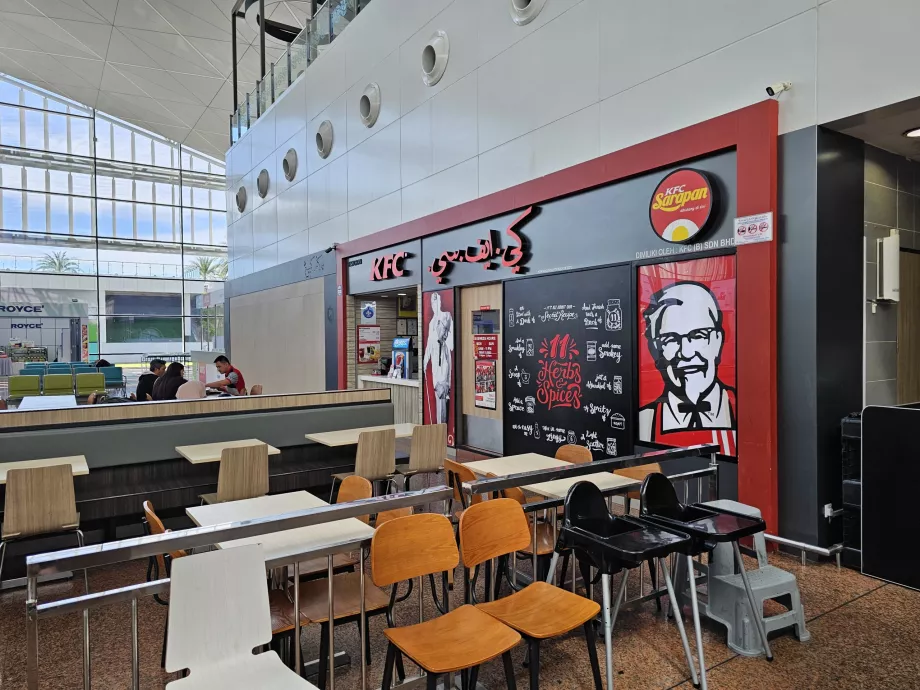 KFC, príletová hala, verejný priestor