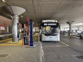 Autobusová zastávka 944 na letisku
