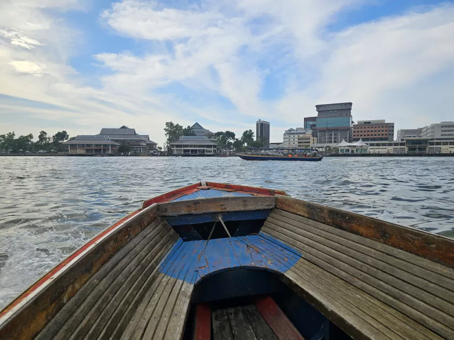 Cesta loďou z Kampong Ayer