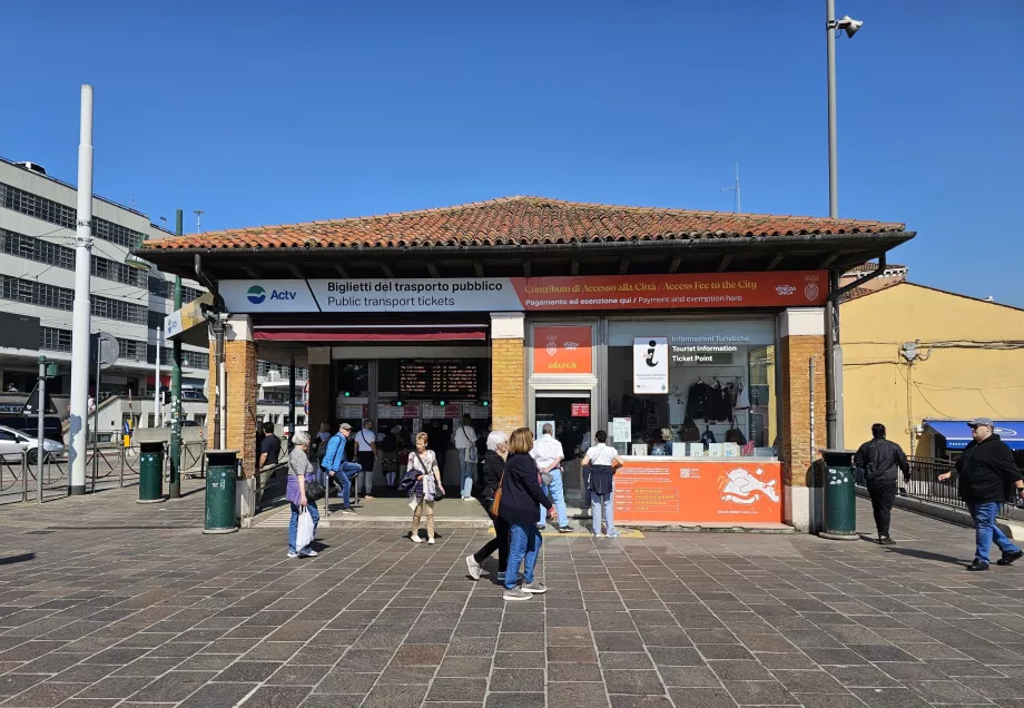 Predajňa vstupeniek na Piazzale Roma