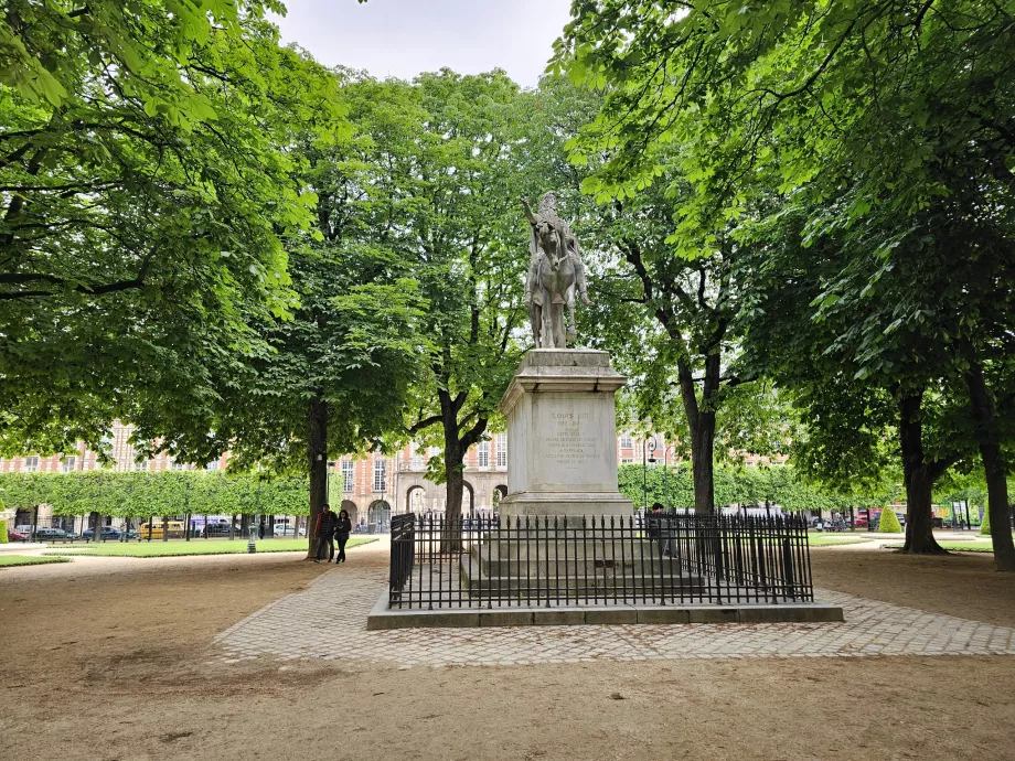 Jazdecká socha, Place des Vosges