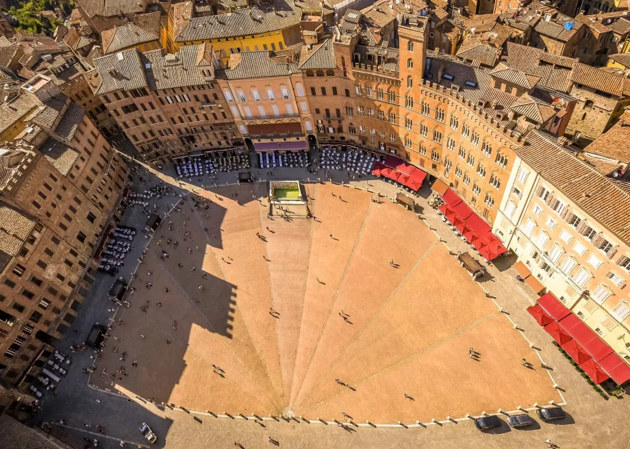 Pohľad na námestie Piazza del Campo