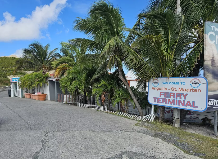 Prístavisko lodí na letisku SXM