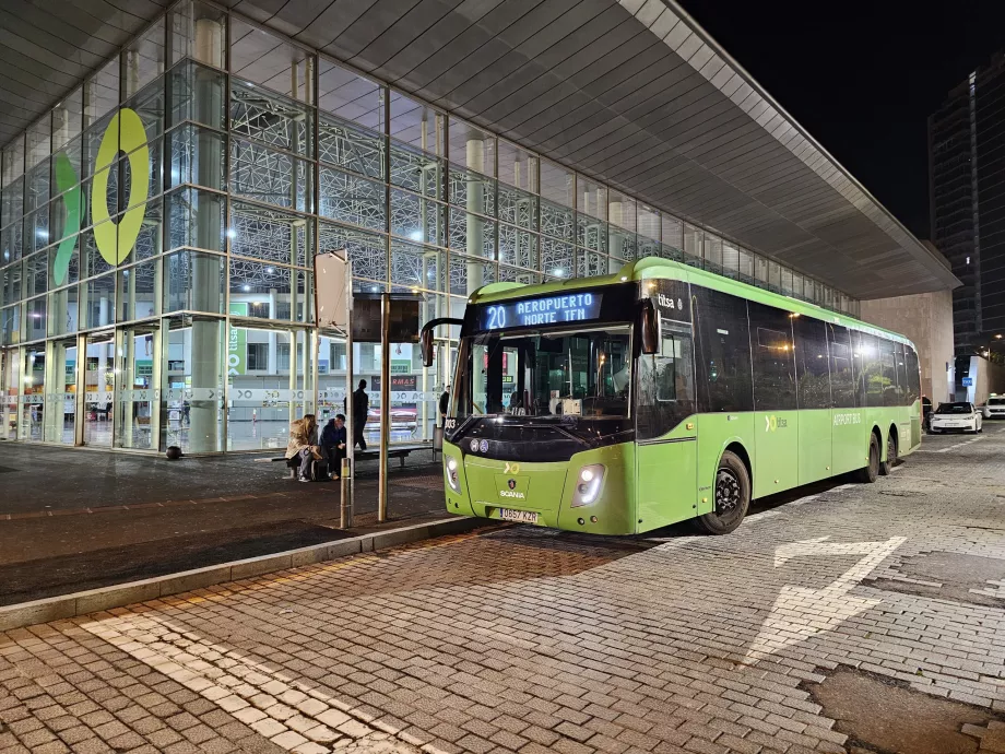 Autobusová zastávka linky 20 v Santa Cruz