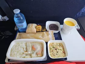Obed počas diaľkového letu