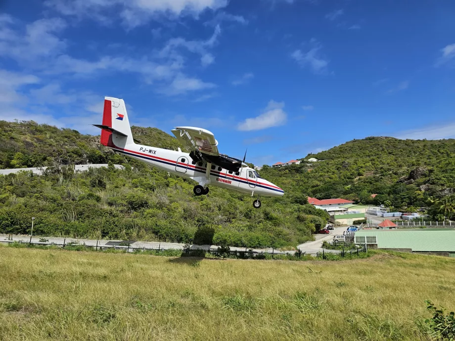 Winair pristáva na letisku St. Barth