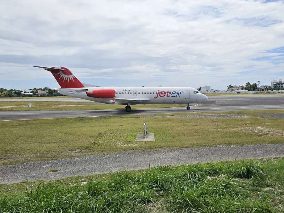 Fokker F70, letisko SXM