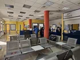 Odbavovacie pulty a bezpečnostná kontrola, letisko Leros