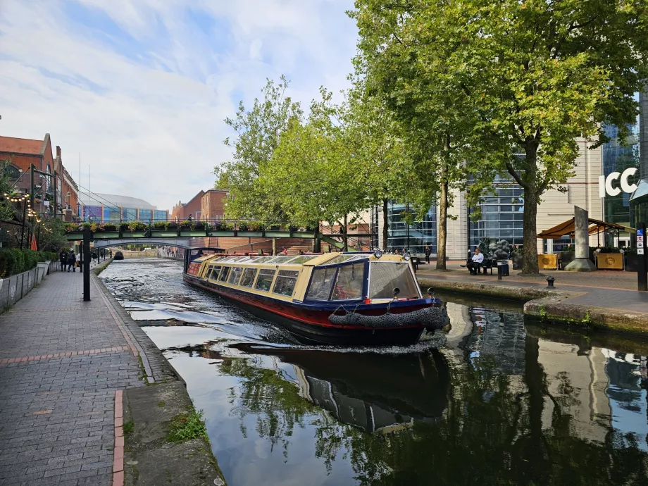 Úzkorozchodná loď na birminghamských kanáloch