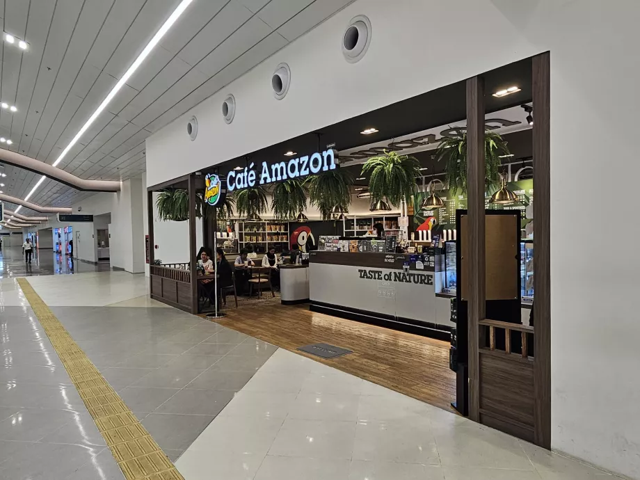 Café Amazon, príletová hala