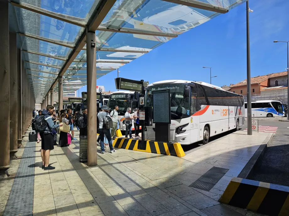 Autobusová zastávka Airport, St Charles