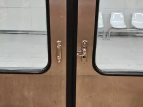 Otváranie dverí v metre