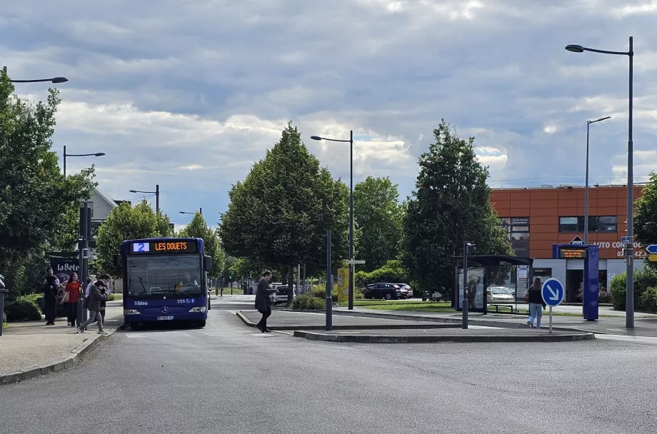 Autobusová linka 2, zastávka vpravo smerom do centra