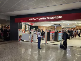 Bezcolný obchod, letisko Malta