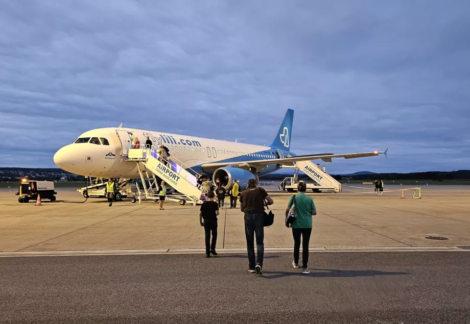 Airbus A320 Fly Lili na letisku České Budějovice