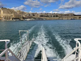 Pohľad z trajektu Valletta - Tri-City