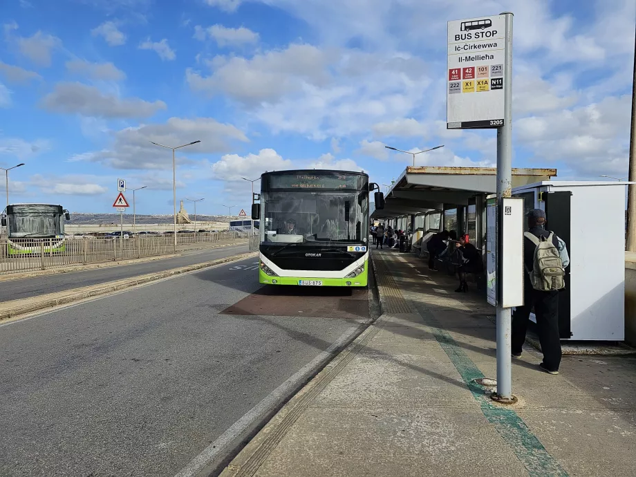 Autobusové zastávky v Cirkewwa dock