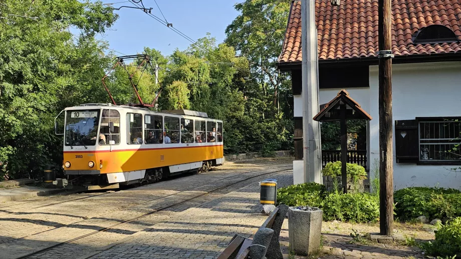 Tramvaj v parku Varosha