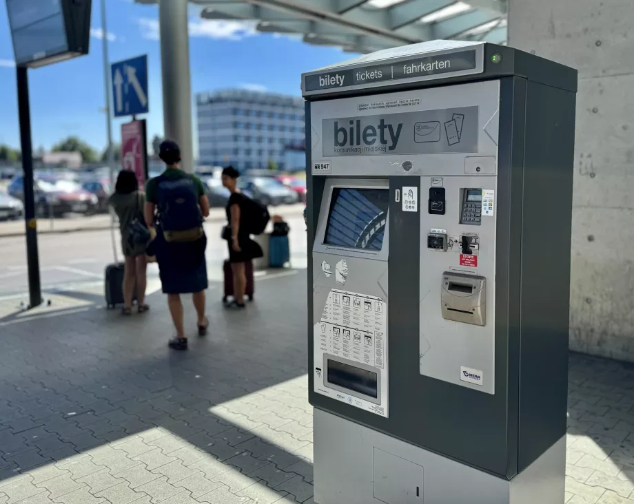 Automat na letenky na letisku