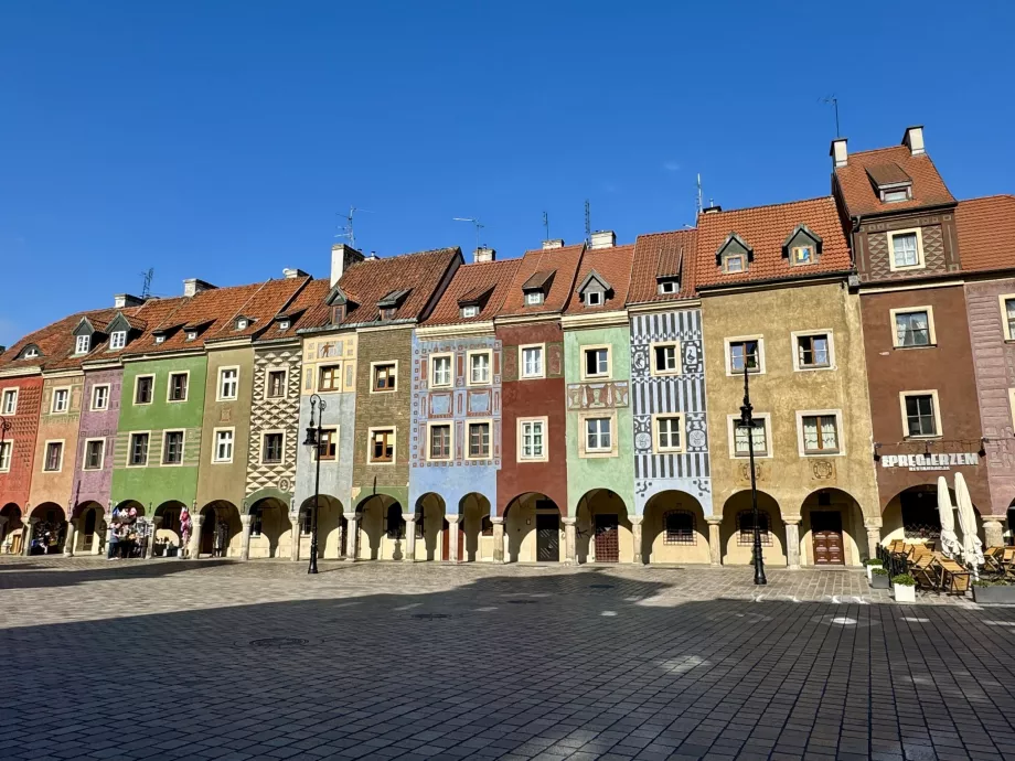 Farebné domy na Starom trhu v Poznani