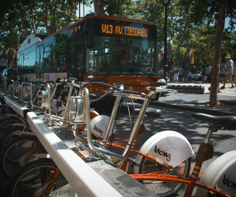 Zdieľanie autobusov a bicyklov Barcelona