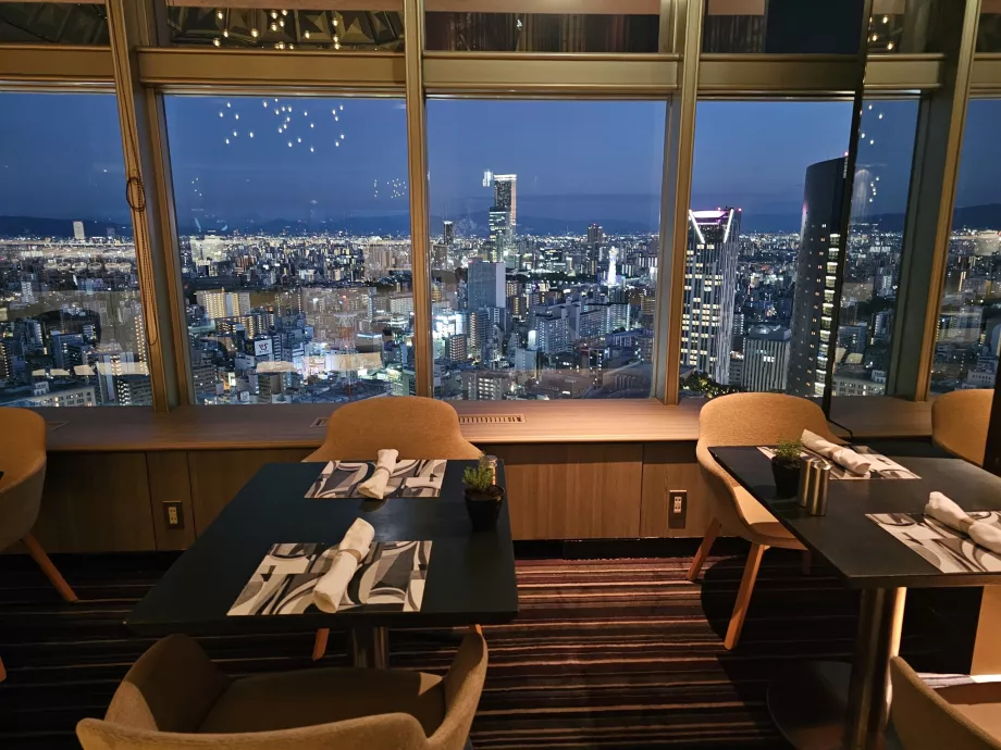 Reštaurácia a bar, Swissotel Nankai