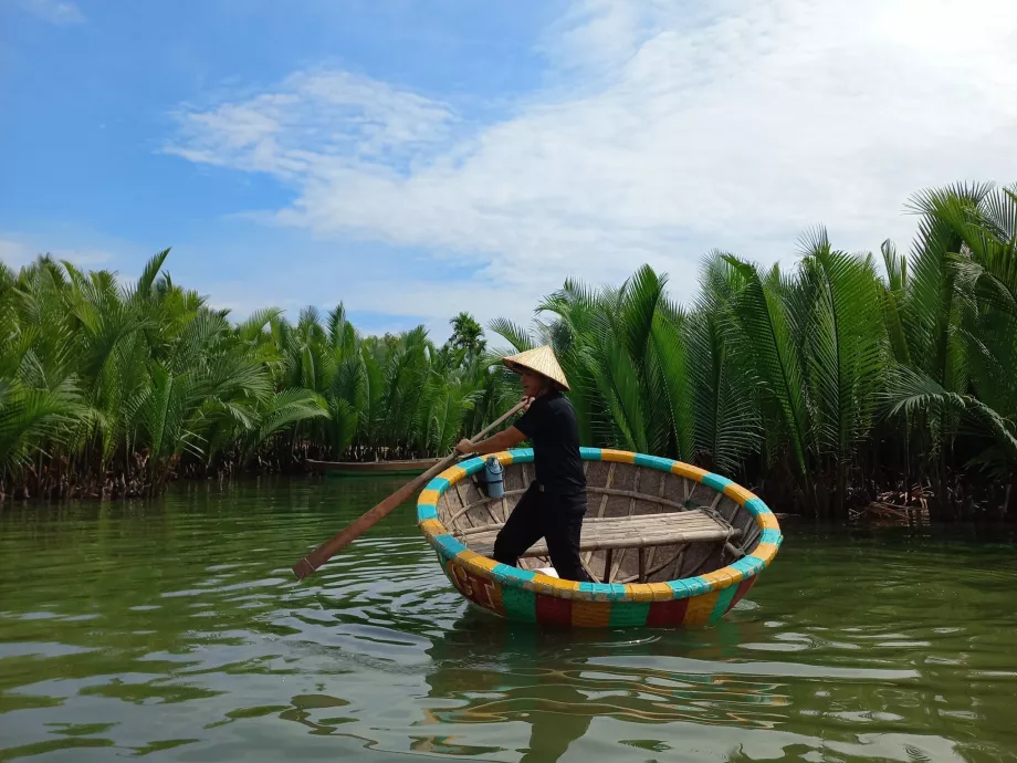 Bambusová loď, Hoi An, Vietnam